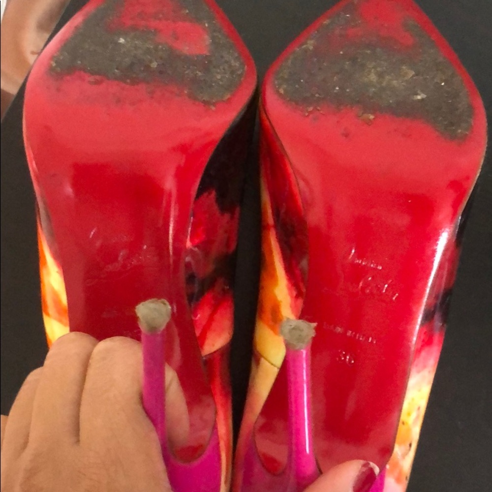 LV’s red bottoms - Picture 3 of 4